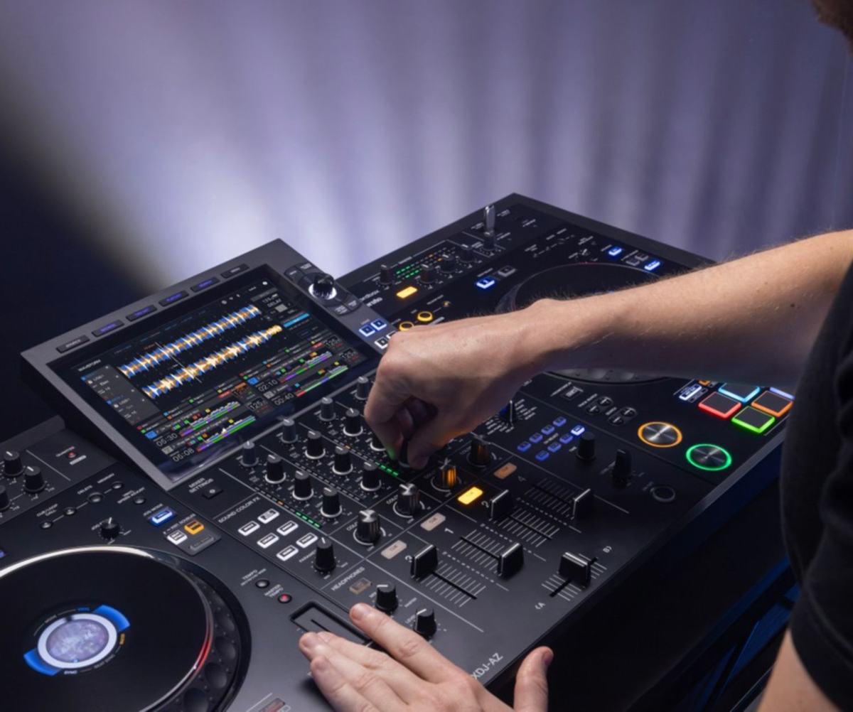 Découverte du Pioneer XDJ-AZ : Un Contrôleur Innovant pour DJ