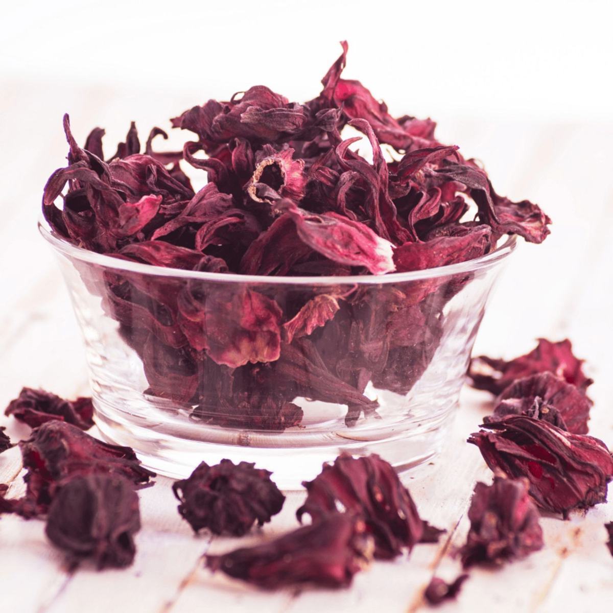 L'Hibiscus : L’Or Rouge de Votre Bien-Être