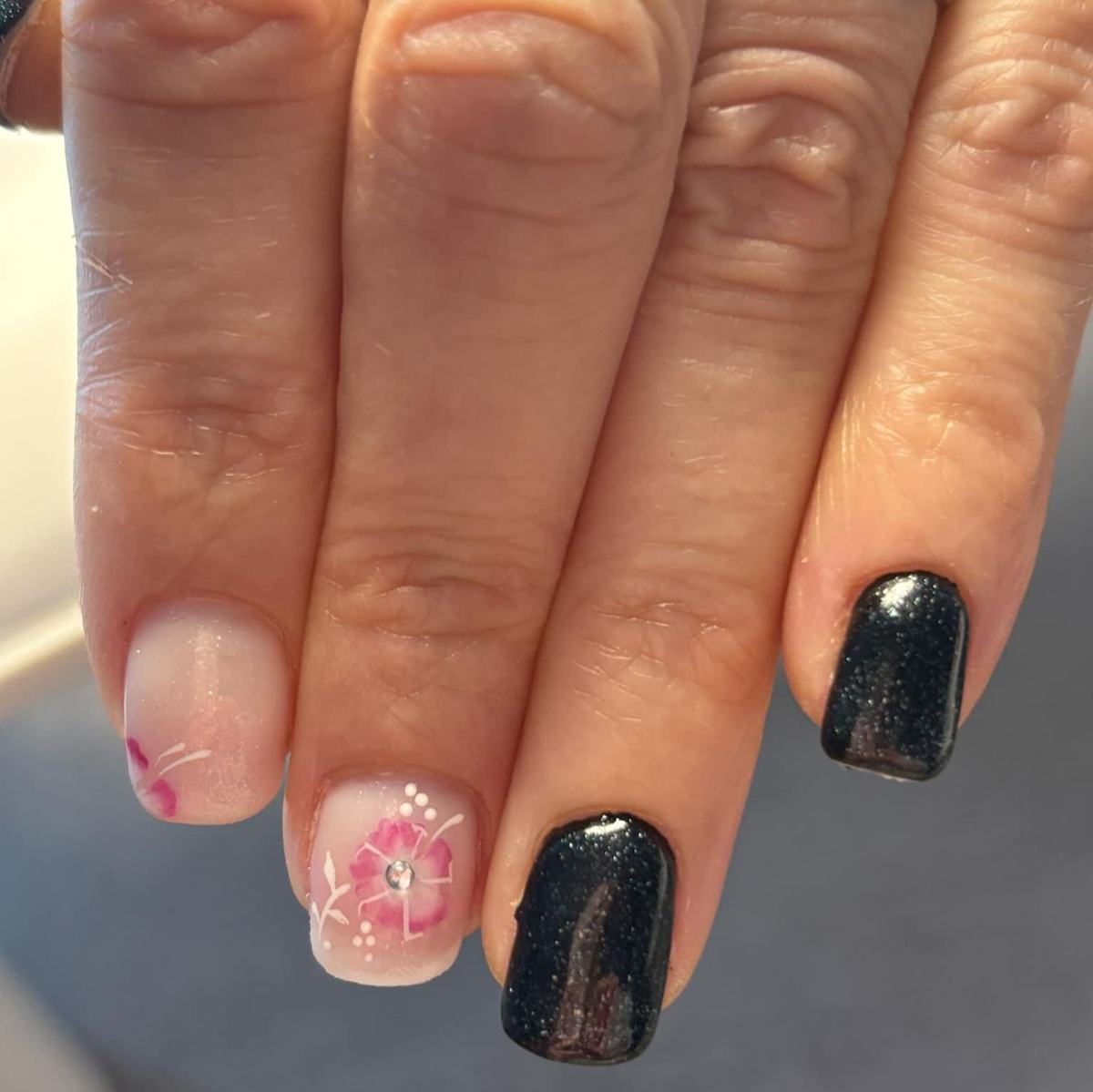 Astuces pour prolonger la tenue de votre pose d’ongles