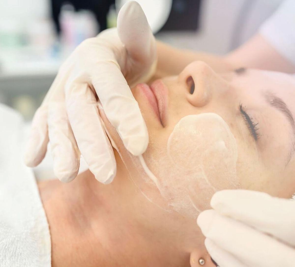 Le soin Lift Elixir : une peau plus ferme et éclatante.