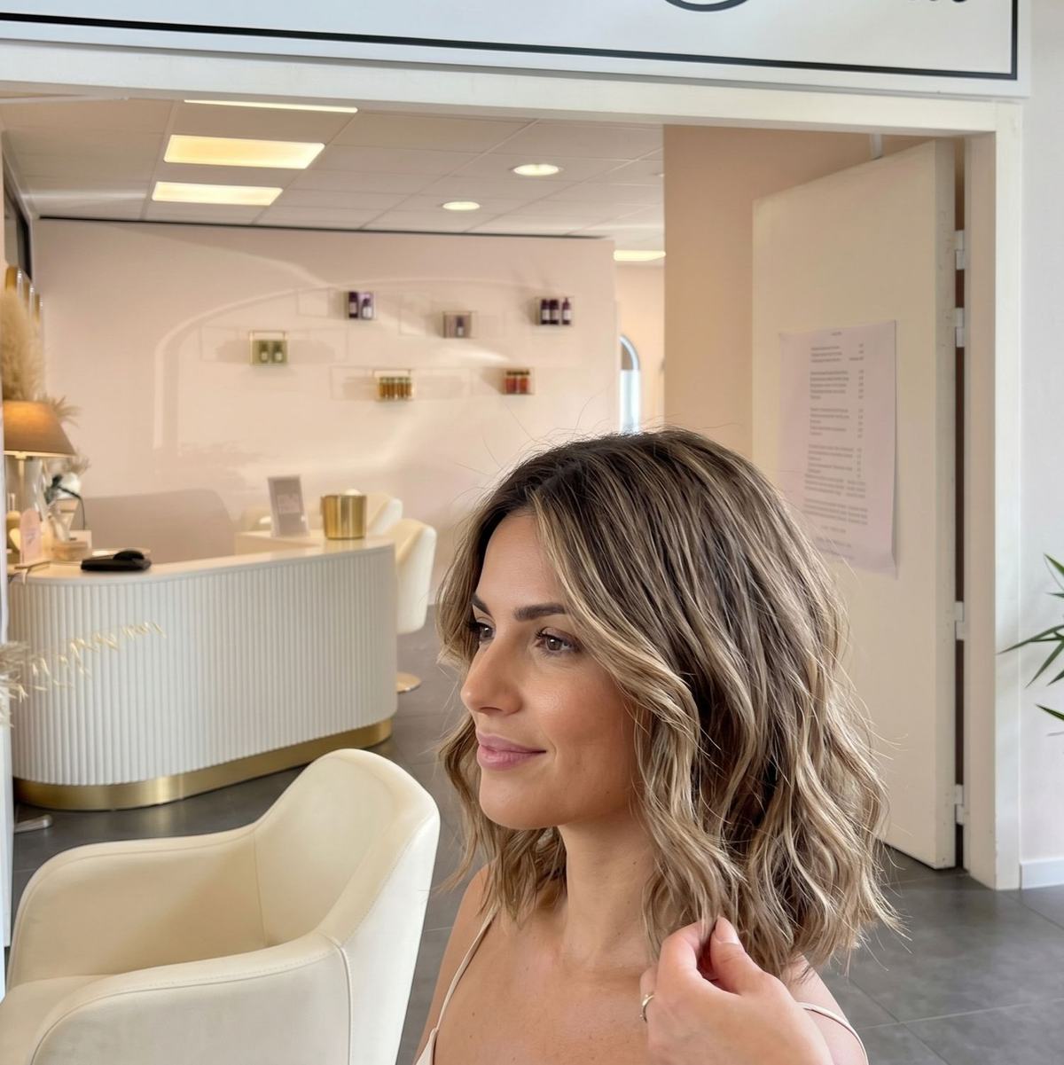 Coupe de cheveux femme à Antibes : comment choisir la coupe idéale selon la forme de votre visage