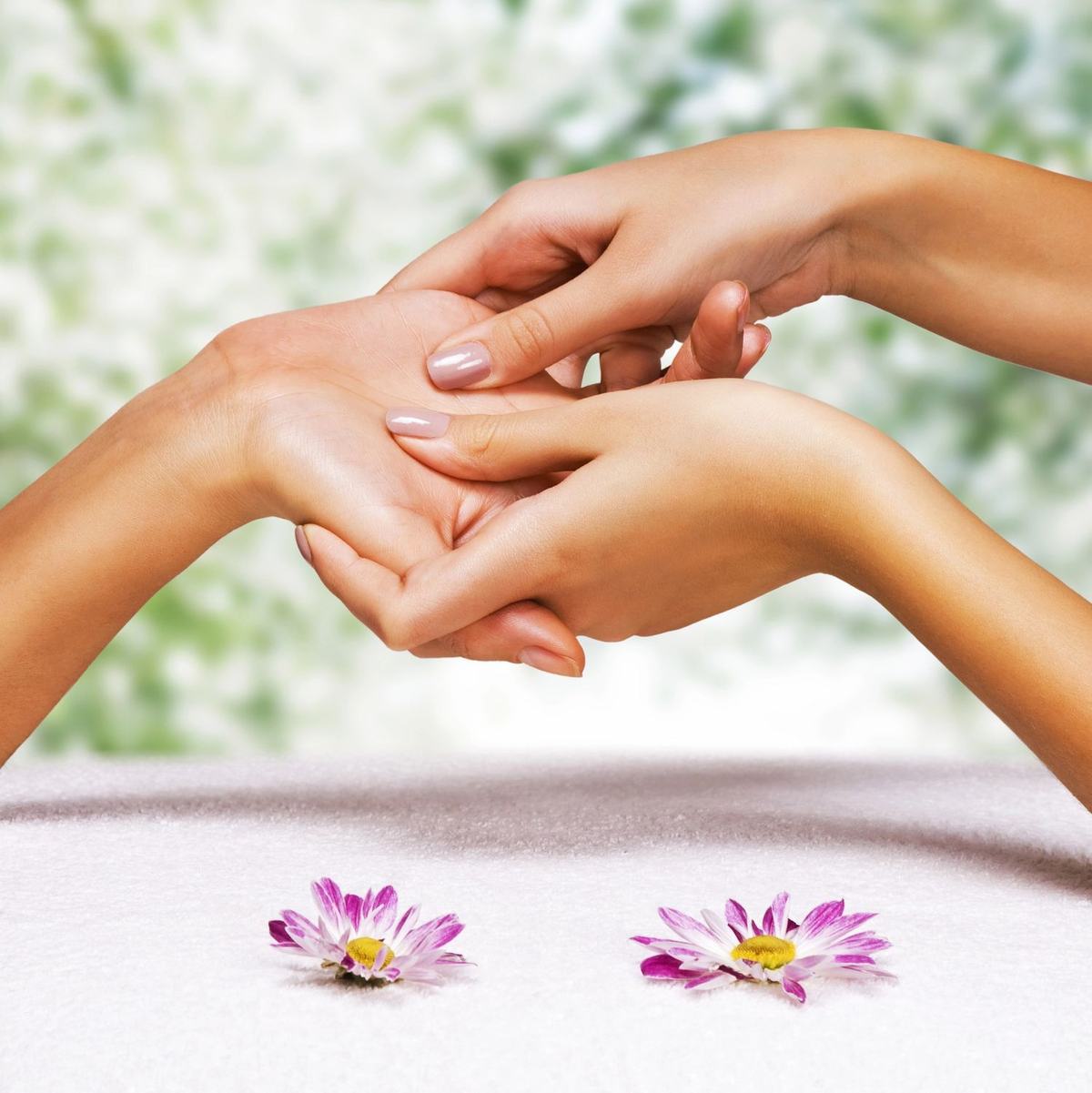 Modelage des mains : Un Rituel de Beauté et de Bien-Être