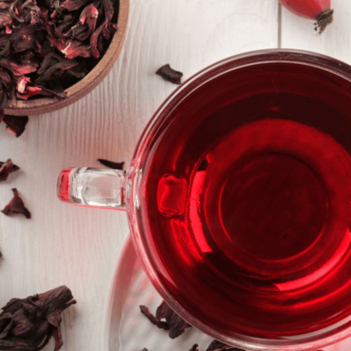 Pourquoi l’infusion d’hibiscus (ou bissap) est mal utilisée… et comment la préparer pour pour profiter de ses bienfaits