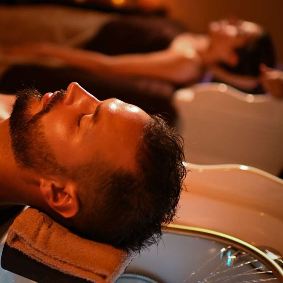 Head Spa Japonais Duo à Paris – Massage du Cuir Chevelu & Bien-être à Deux