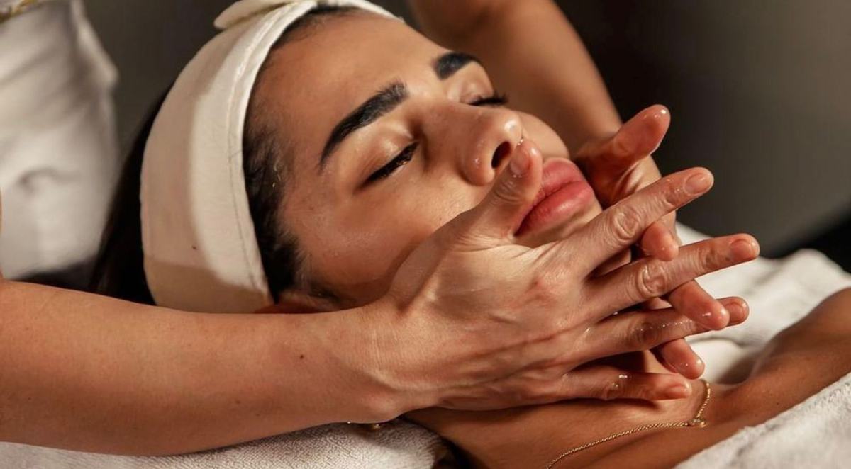Le soin Hydra Boost : une peau intensément hydratée et éclatante.
