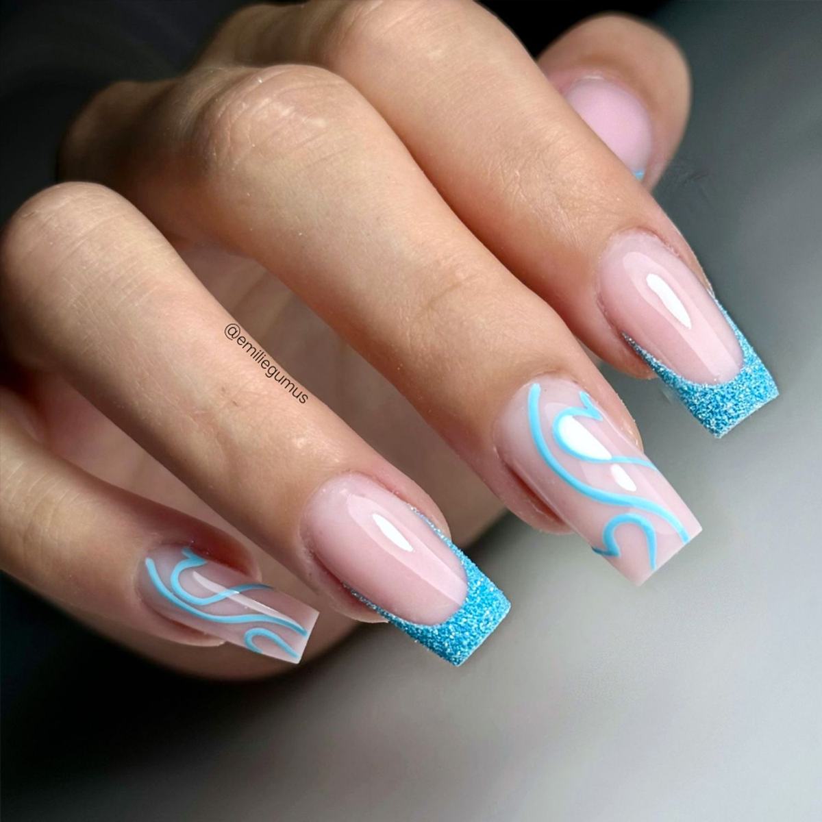 Les coulisses d’une pose d’ongles : ce que vous ne voyez pas