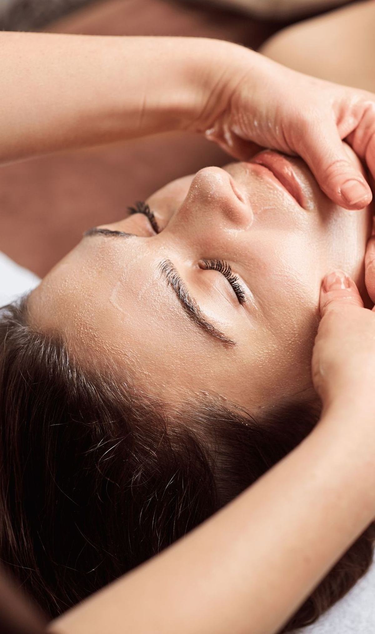 Le soin Sensitive Skin : apaisez et protégez votre peau sensible.