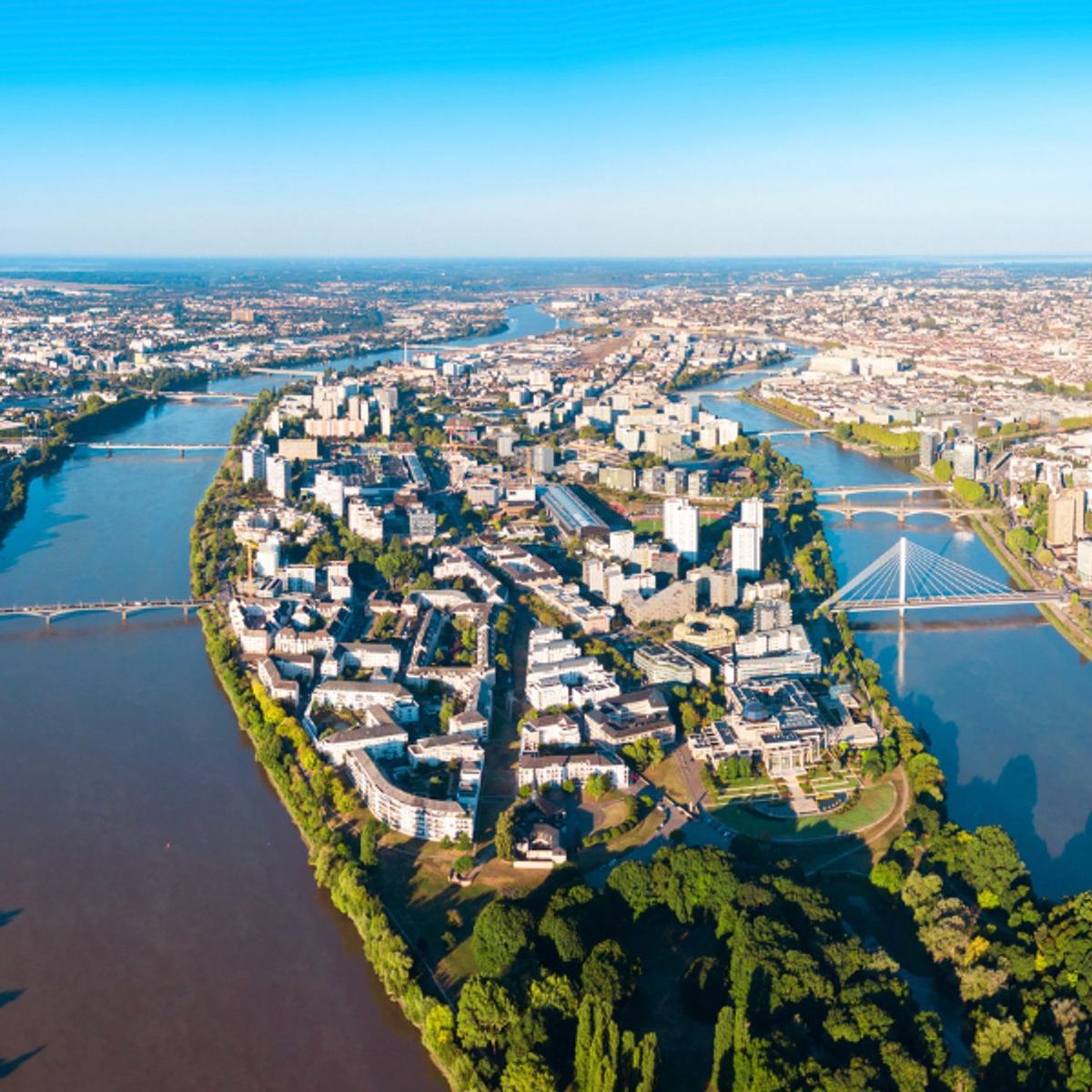 Comment Trouver un VTC Fiable à Nantes pour Vos Déplacements en Toute Sérénité