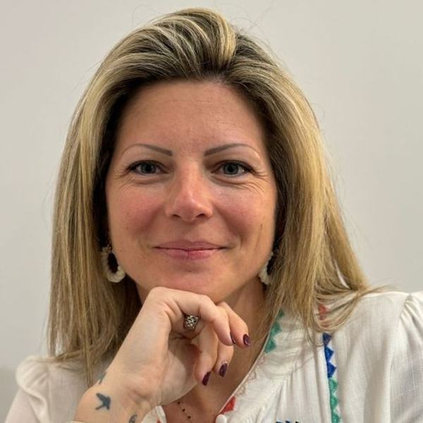 Sarah Sauvat — EGG CENTRE